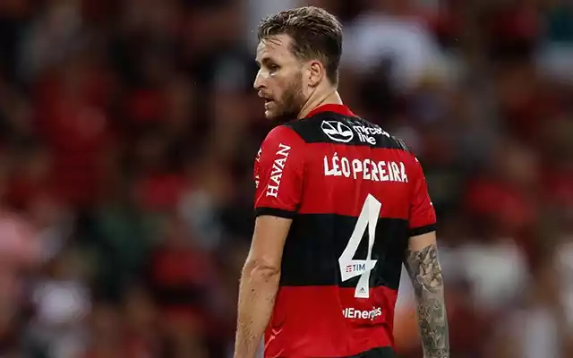 Léo Pereira exalta torcida do Flamengo em jogo contra Atlético MG Um